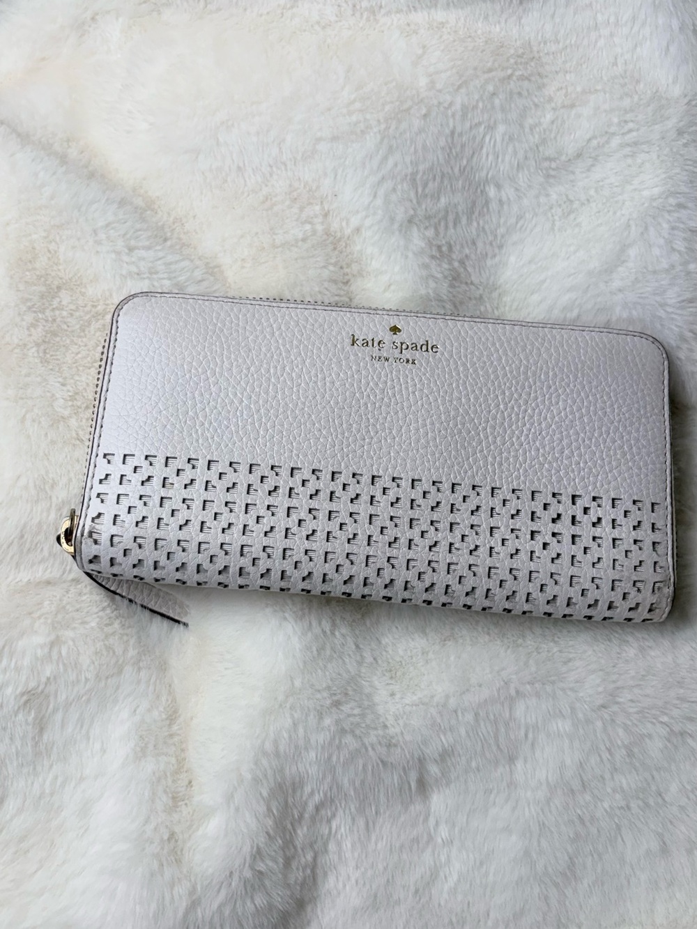 kate spade Pebble Leather Perforated Zip Wallet in Light Gray